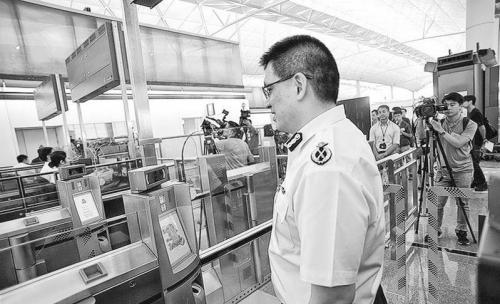 香港机场推“刷脸离境”
