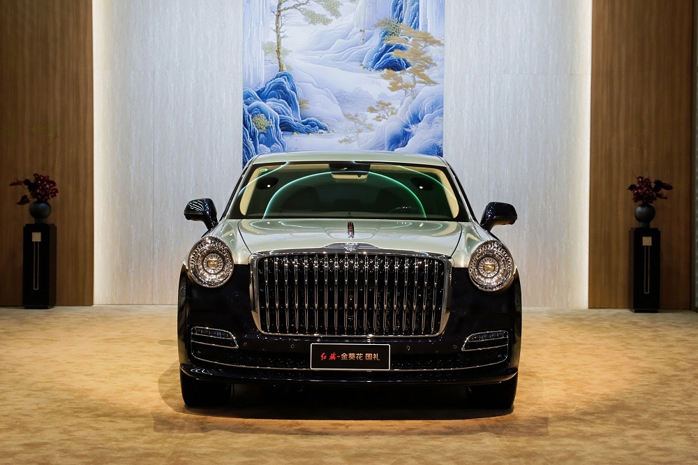 4、2025上海车展-千万级红旗国礼“兰亭雅韵”定制版震撼全场.jpg 4、2025上海车展-千万级红旗国礼“兰亭雅韵”定制版震撼全场.jpg